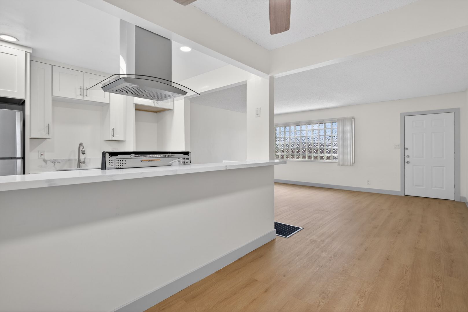 Building Photo - 933 Alamitos Ave