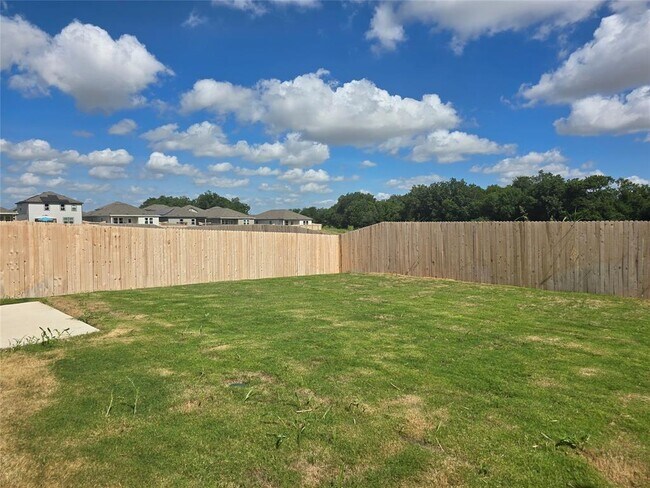 Building Photo - 319 Stonebrook Dr