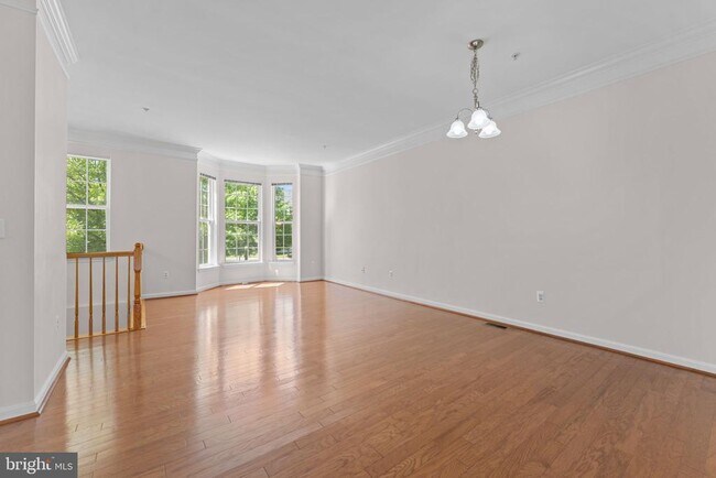 Building Photo - 702 Anoosh Ct