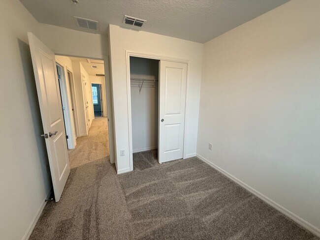 Building Photo - 4553 Orchard View Aly
