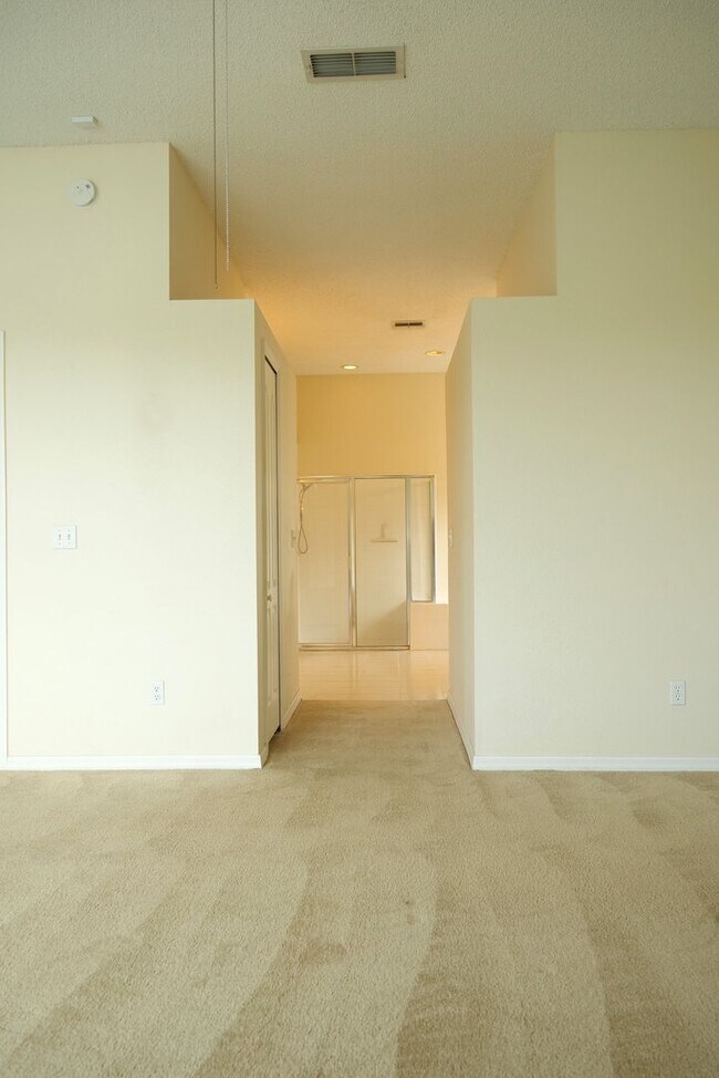 Building Photo - Beautiful, 3/2, single family, waterfront ...