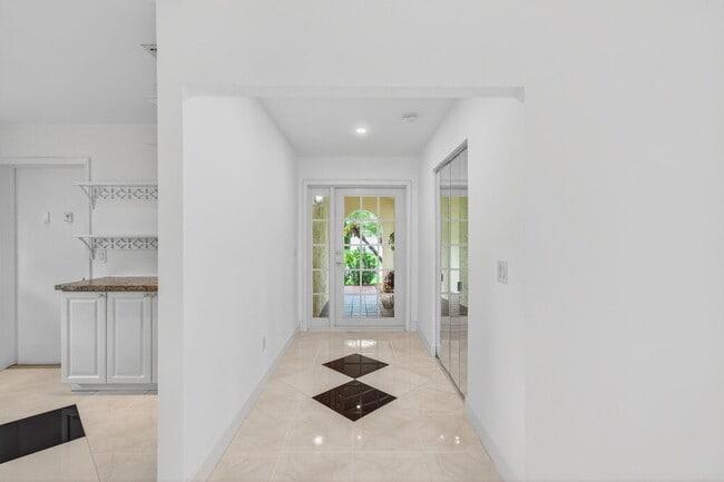 Building Photo - 6105 Via Laguna Ln