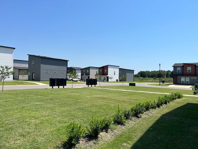 Building Photo - Featherston Village - 2 Bedroom, 2 1/2 Bath - LEASING SPECIAL!