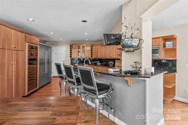 Building Photo - 709 Normandy Rd