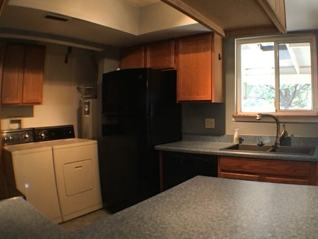 Building Photo - Nice single level home on cul de sac in Foxglenn neighborhood