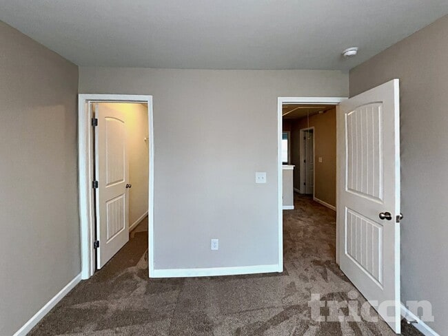 Building Photo - 120 Leland Ln