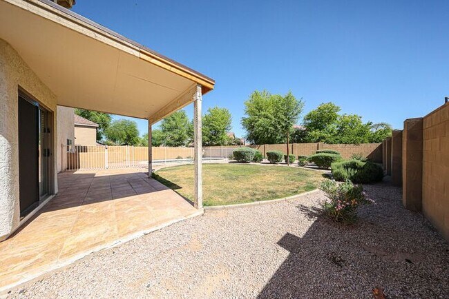 Building Photo - Introducing a stunning 4-bedroom, 2.5-bath...