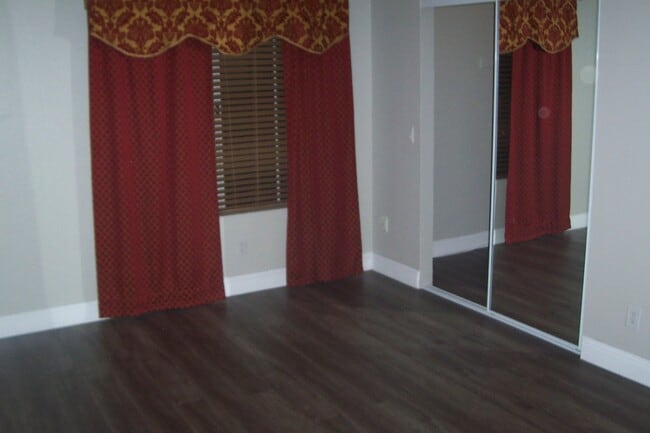 Building Photo - Beautiful 3 Bedroom 2 Bathroom Condo Cats ...