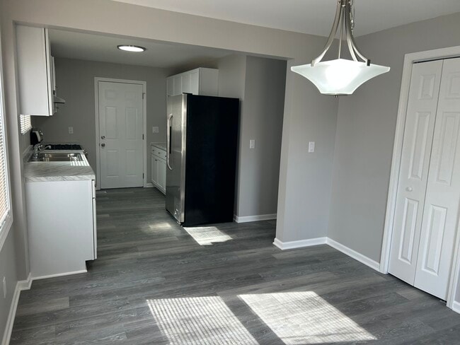 Building Photo - 510 S Alfred Ave