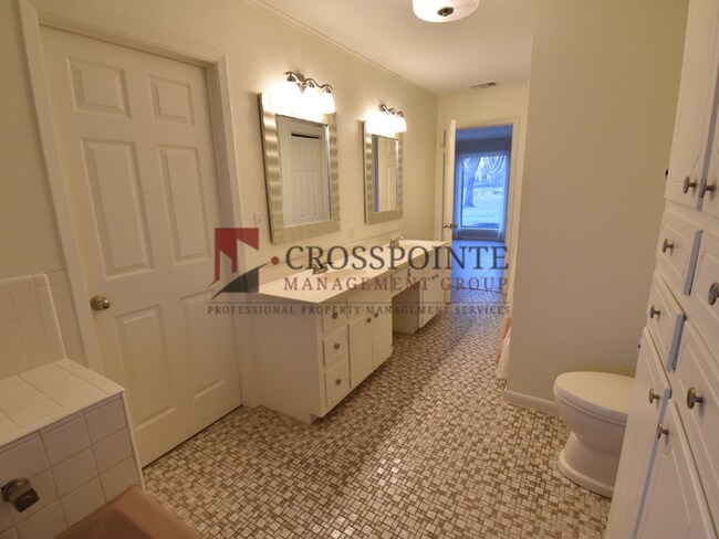 Building Photo - Tour Today! 3 Bedroom Home On Lake Tyler!