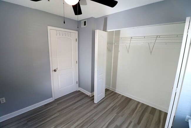 Building Photo - Newly renovated first floor condo! 2 bedrooms