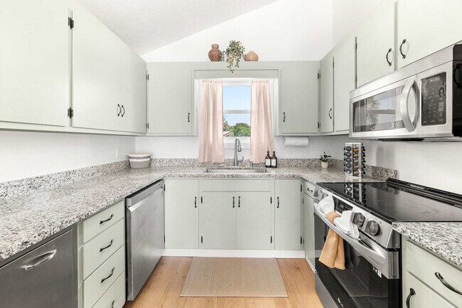 Building Photo - 108 Zamora St