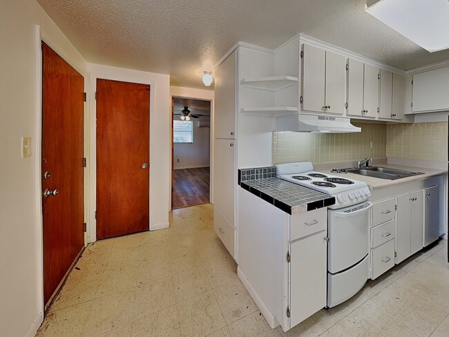 Building Photo - 9610 N 12th St