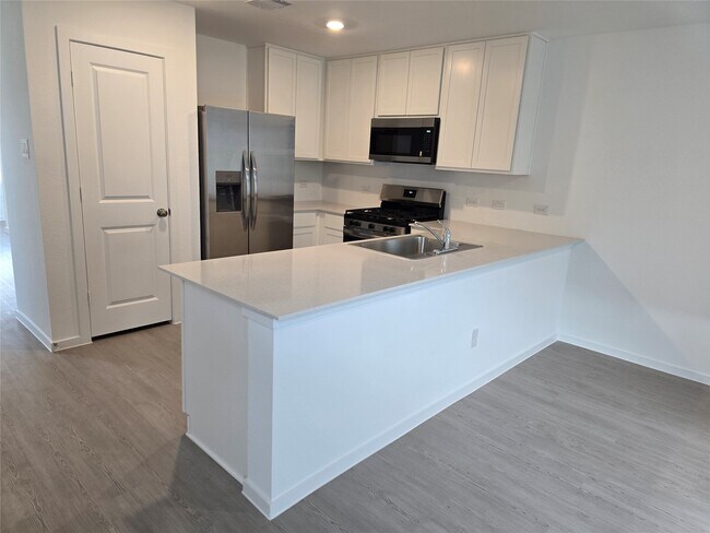 Building Photo - 25561 Blossom Ct