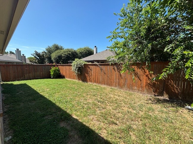 Building Photo - 4 BR/2BA | Updated Single Family Home | 2-Car Garage Parking | Fenced backyard