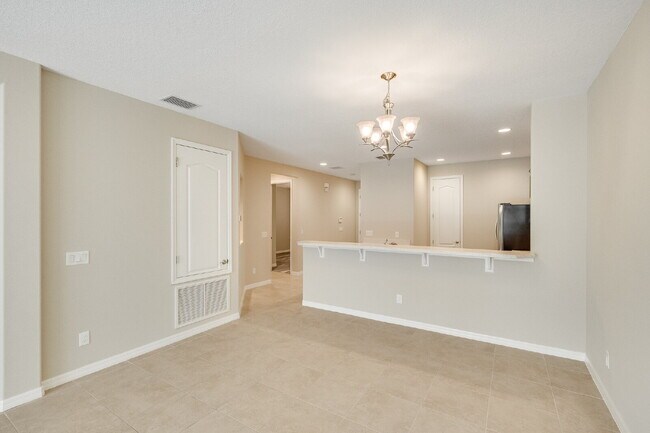 Building Photo - Beautiful 3/2 in desirable Stoneridge!