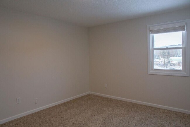 Building Photo - 180 N Main St