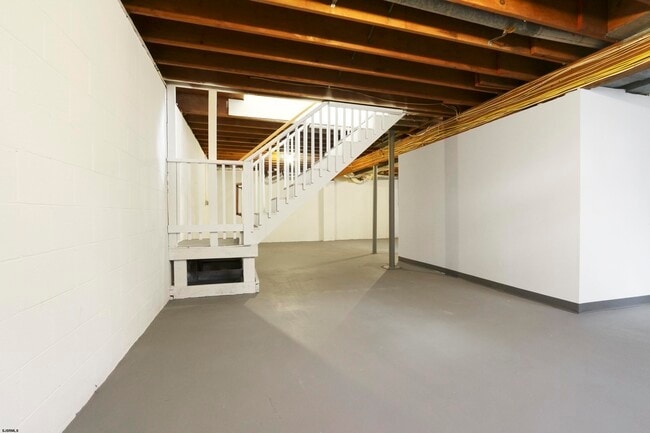 Building Photo - 6007 W Jersey Ave