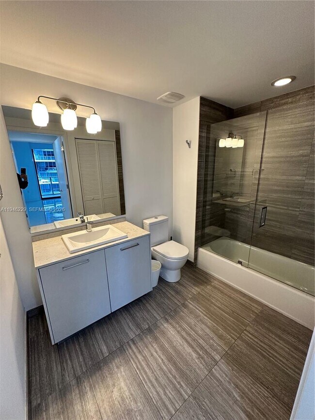 Building Photo - 1010 Brickell Ave