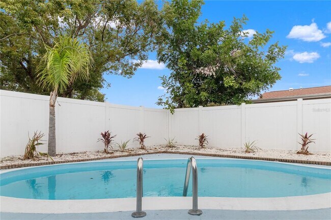 Building Photo - 7415 San Salvadore Dr