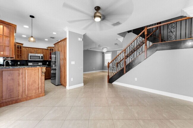 Building Photo - 851 SW 154th Path