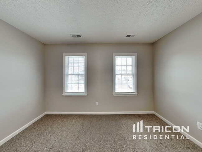 Building Photo - 561 Yellow Berry Run