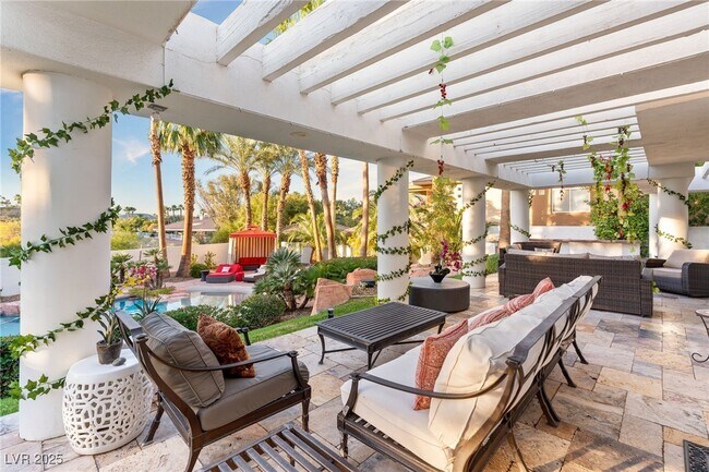 Building Photo - 2057 Troon Dr