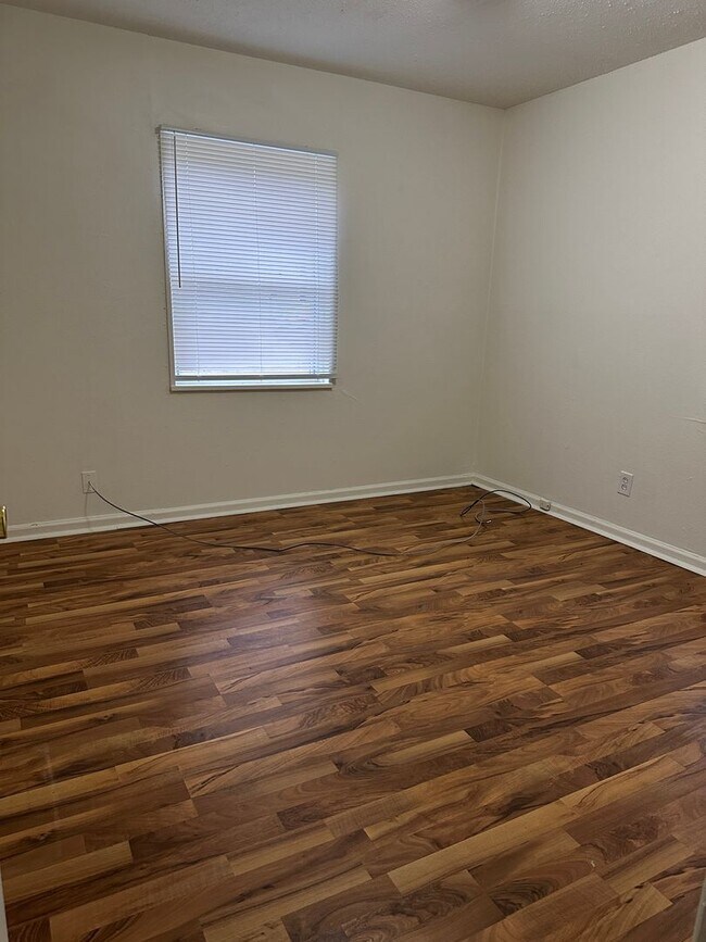 Building Photo - 3362 SW Brendan Ave