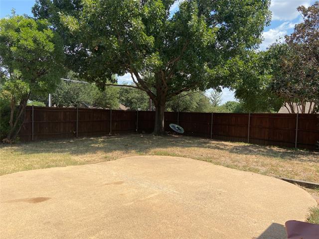 Building Photo - 802 Red Oak Dr