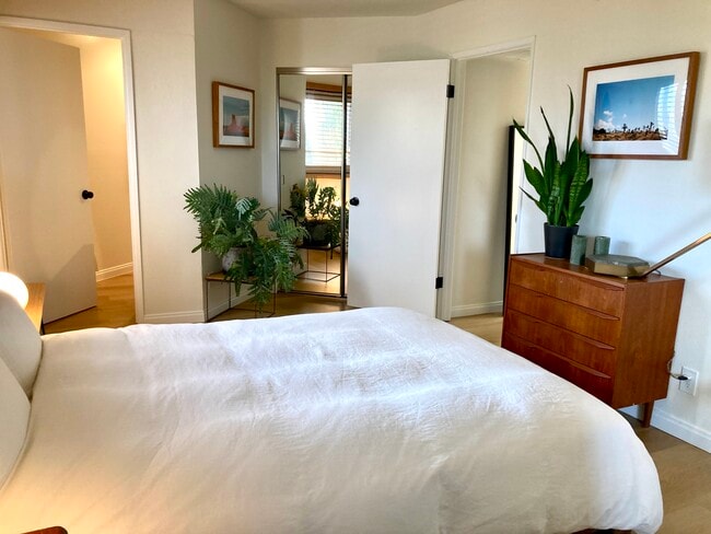 Building Photo - 2500 Abbot Kinney Blvd