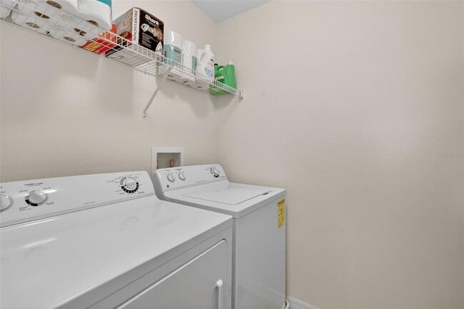 Building Photo - 1323 Priory Cir