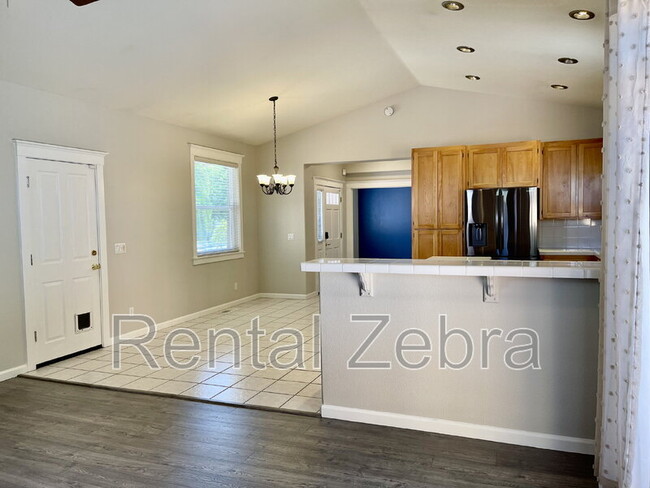 Building Photo - 233 Craftman Ct