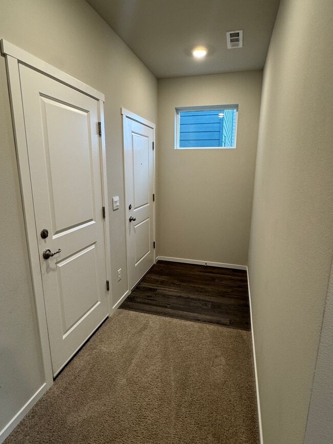 Building Photo - 4 Bed 2.5 Bath Home with Community Amenities