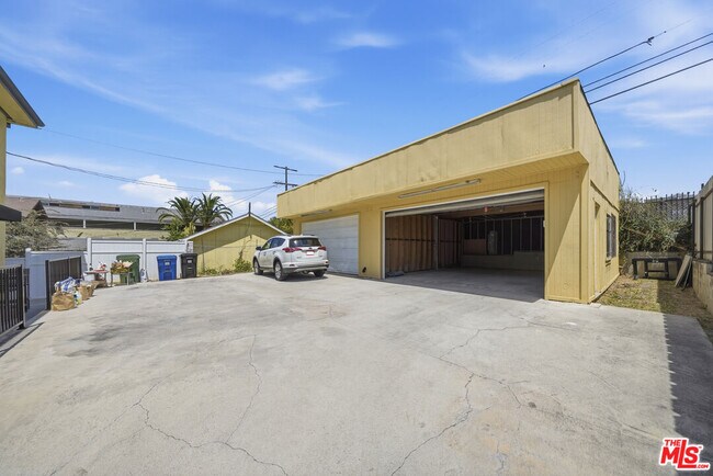 Building Photo - 1224 S Crenshaw Blvd