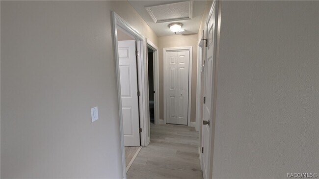 Building Photo - 7708 N Paris Dr