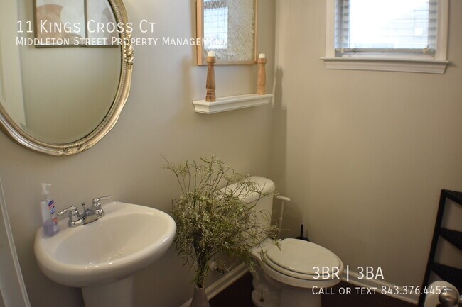 Building Photo - 11 King's Cross Ct