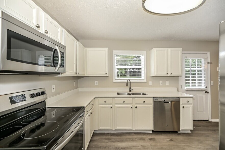 Building Photo - 5625 Dory Dr