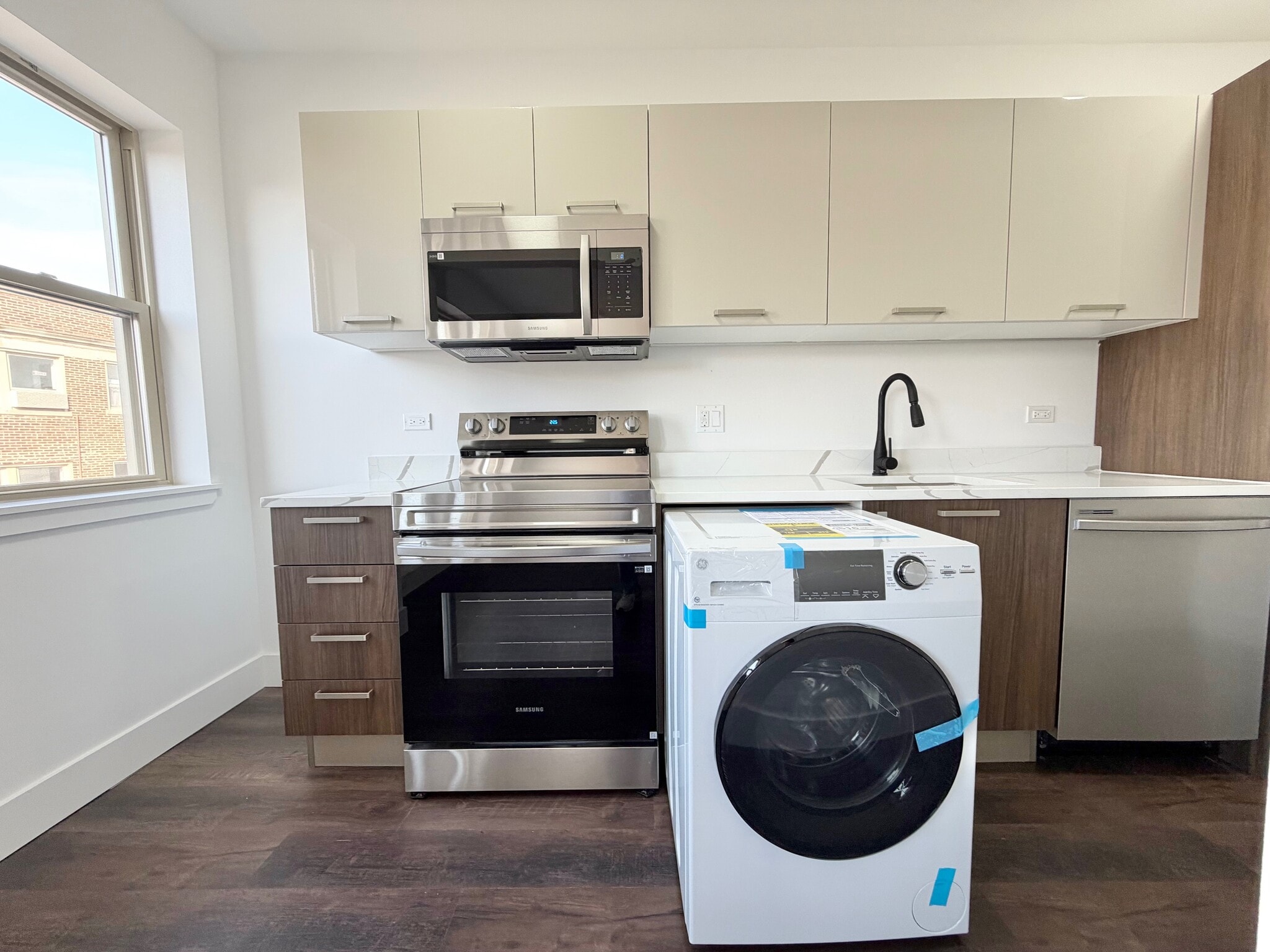 Building Photo - 5647 N Ashland Ave