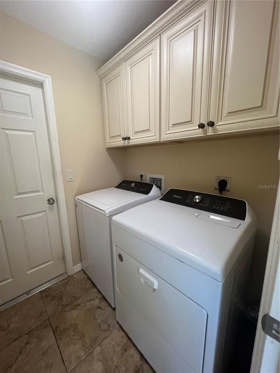 Building Photo - 12660 SW Lakeside Dr