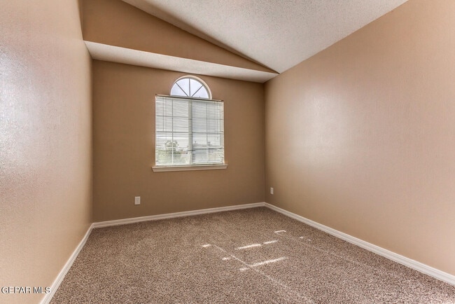 Building Photo - 628 Paseo Hermoso Dr