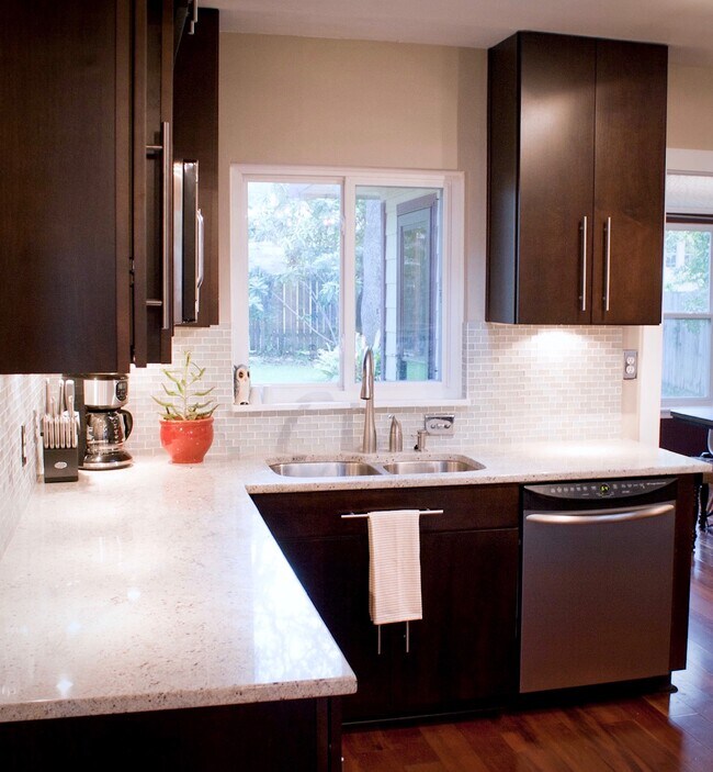 Kitchen - 1201 W Oltorf St
