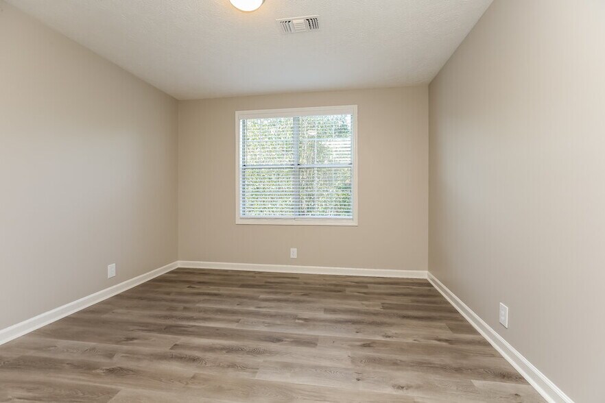 Building Photo - 5921 Belle Oaks Pl