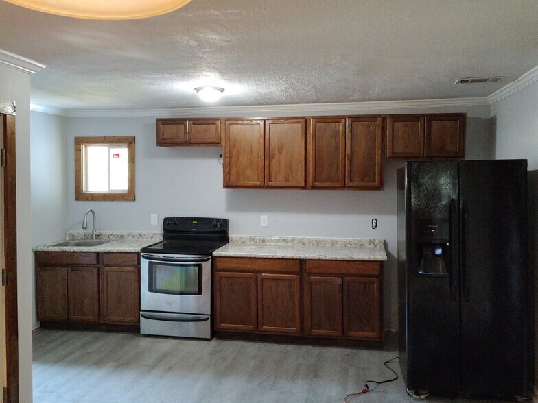 Building Photo - 185 College Ave