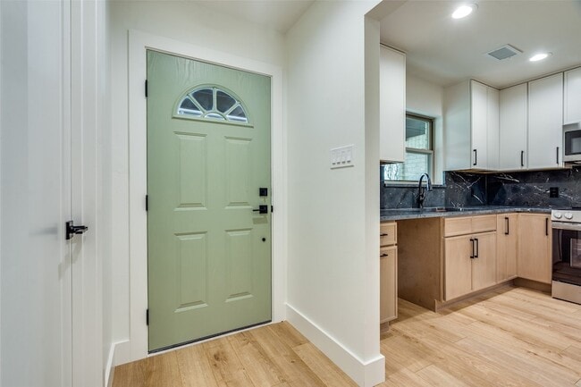 Building Photo - 1215 Mill Valley Dr