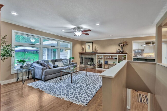 Building Photo - 16624 Elm Dr