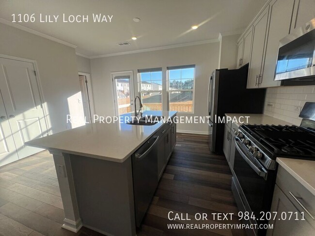 Building Photo - Spacious 4 bedroom 4 Bath Modern Townhome ...