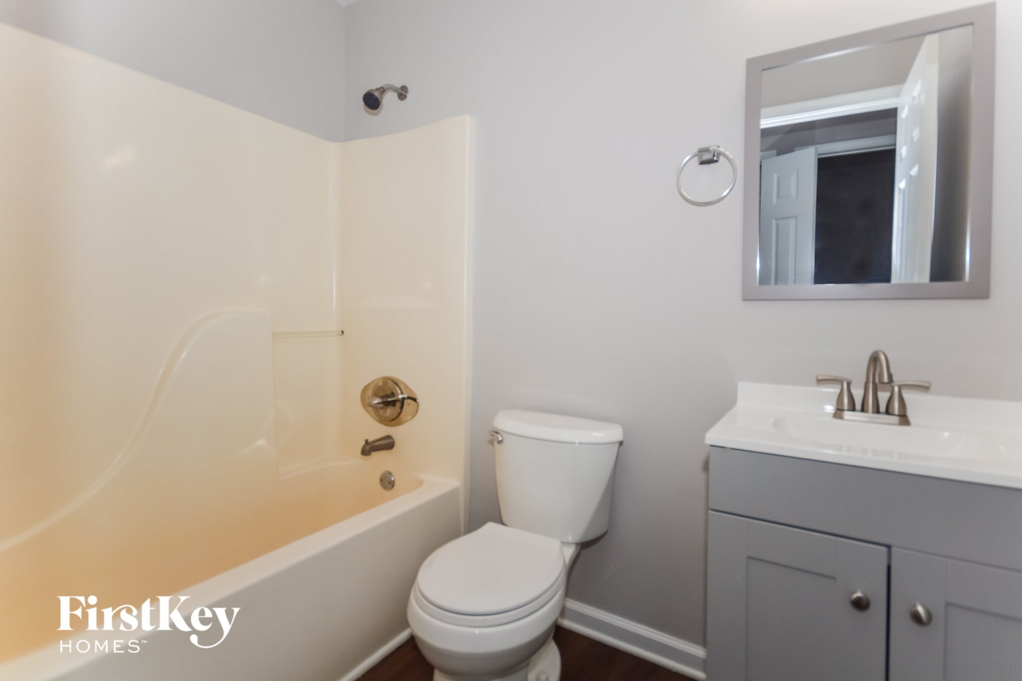 Building Photo - 1050 Oak Leaf Rd