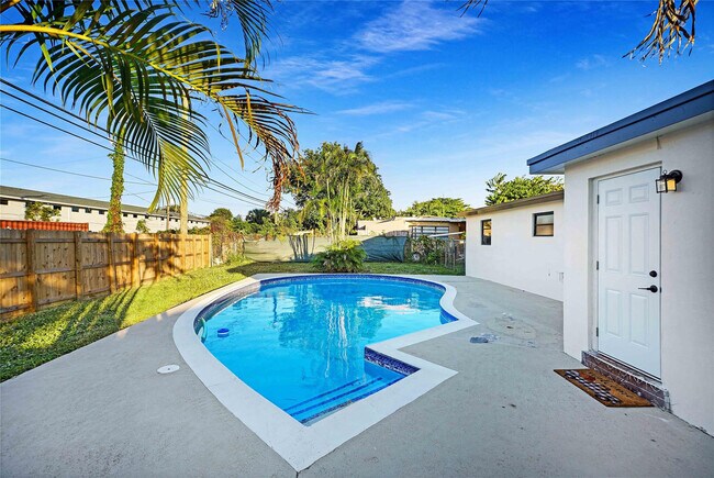 Building Photo - 3613 SW 1st St