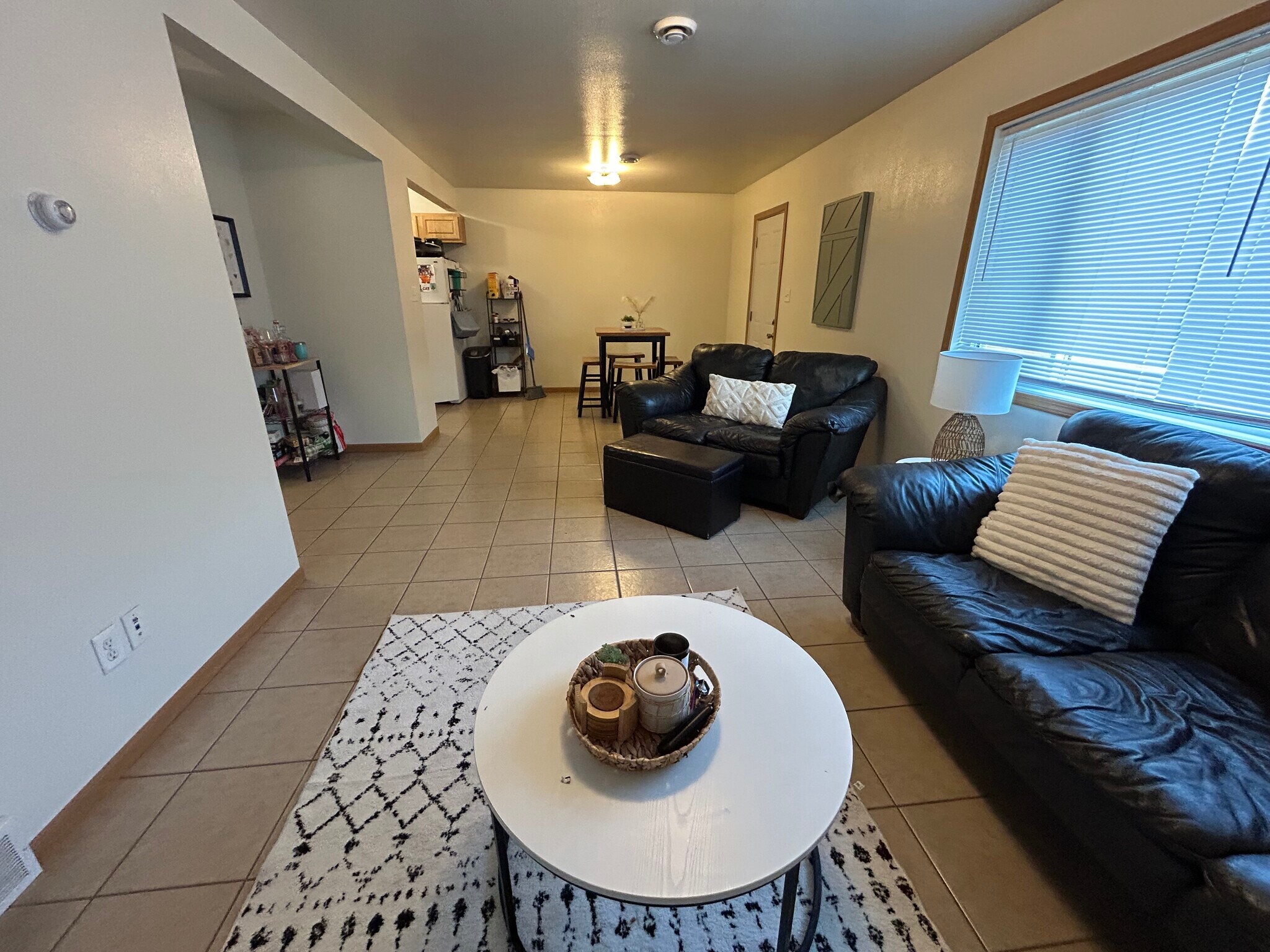 Building Photo - 1528 Starview Dr