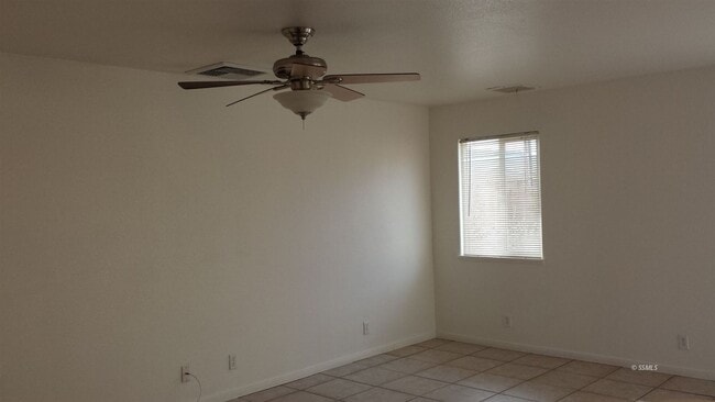 Building Photo - Beautiful 4 Bedroom Hom